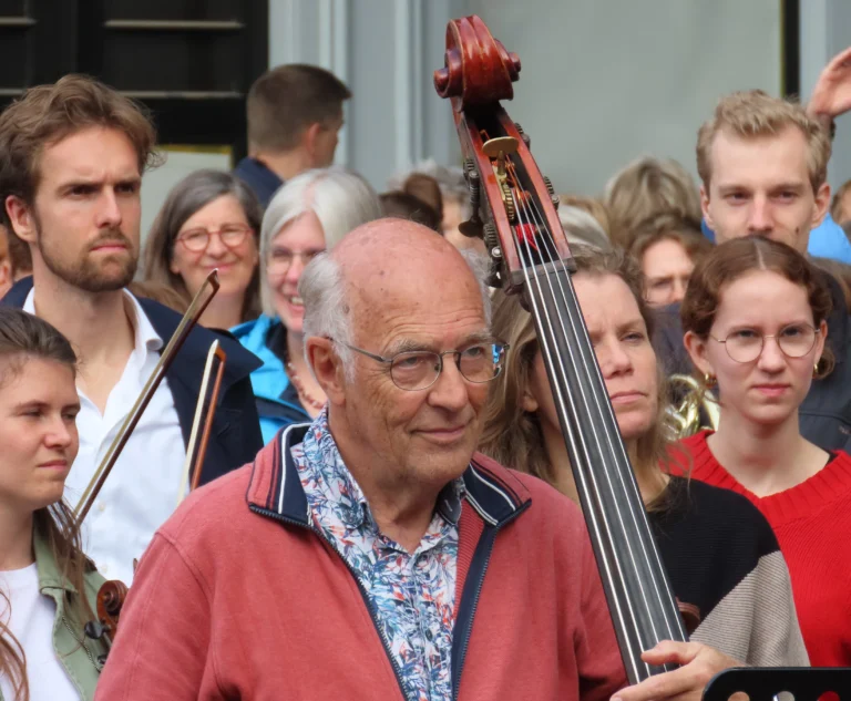 Contrabassist © Bea, Bert en Cok